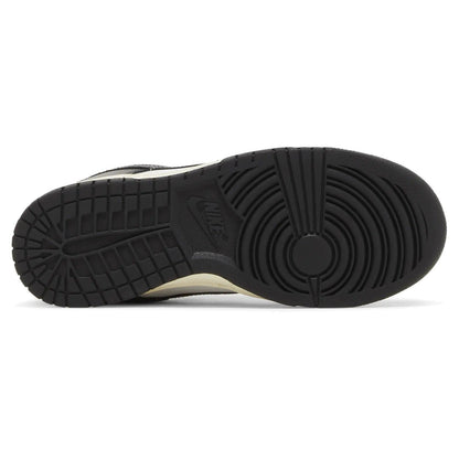 Nike Dunk Low Vintage Panda (W)